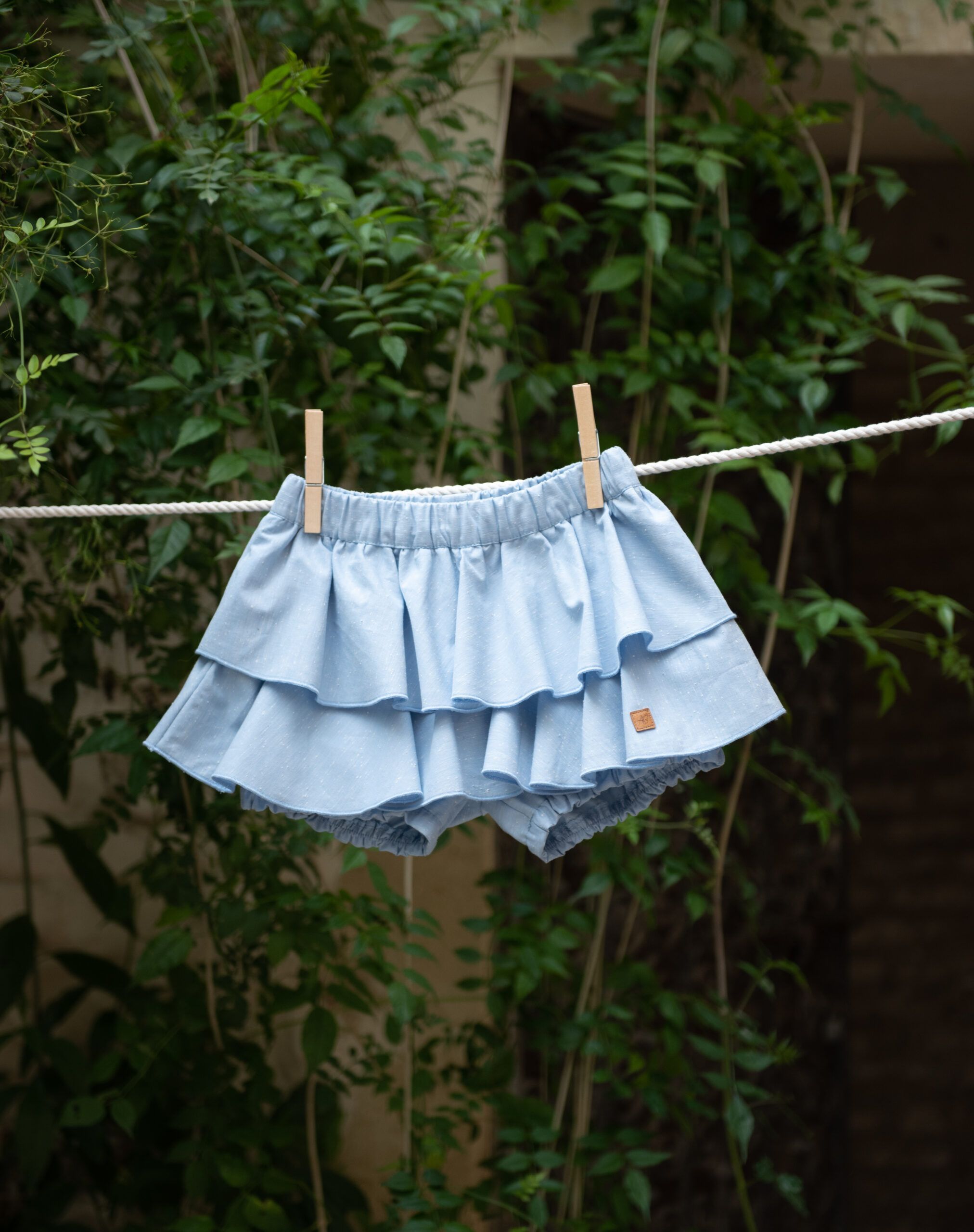 FALDA PANTALÓN AZUL CON VOLANTES