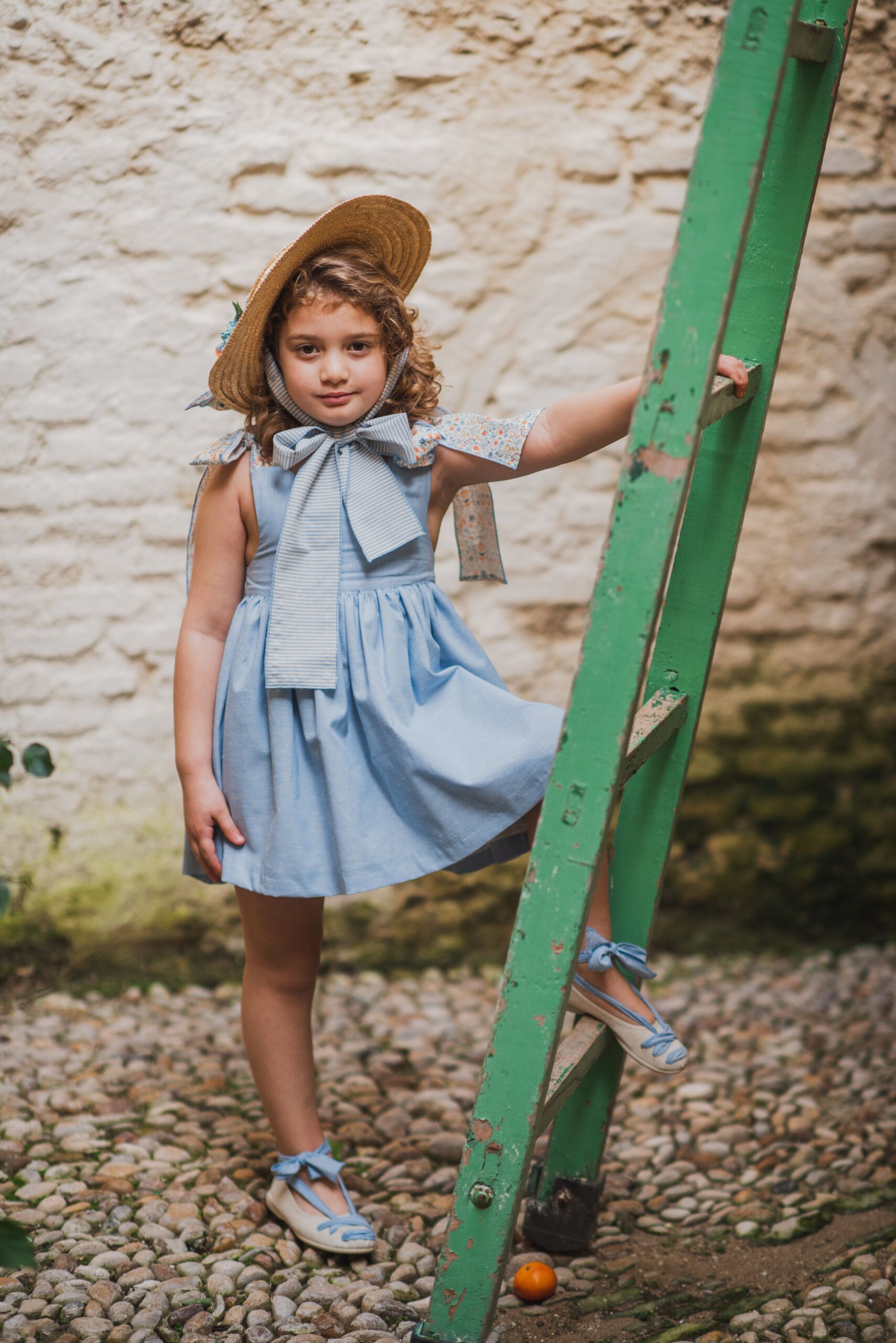 VESTIDO AZUL LAZOS HOMBROS EN ESTAMPADO - Imagen 2